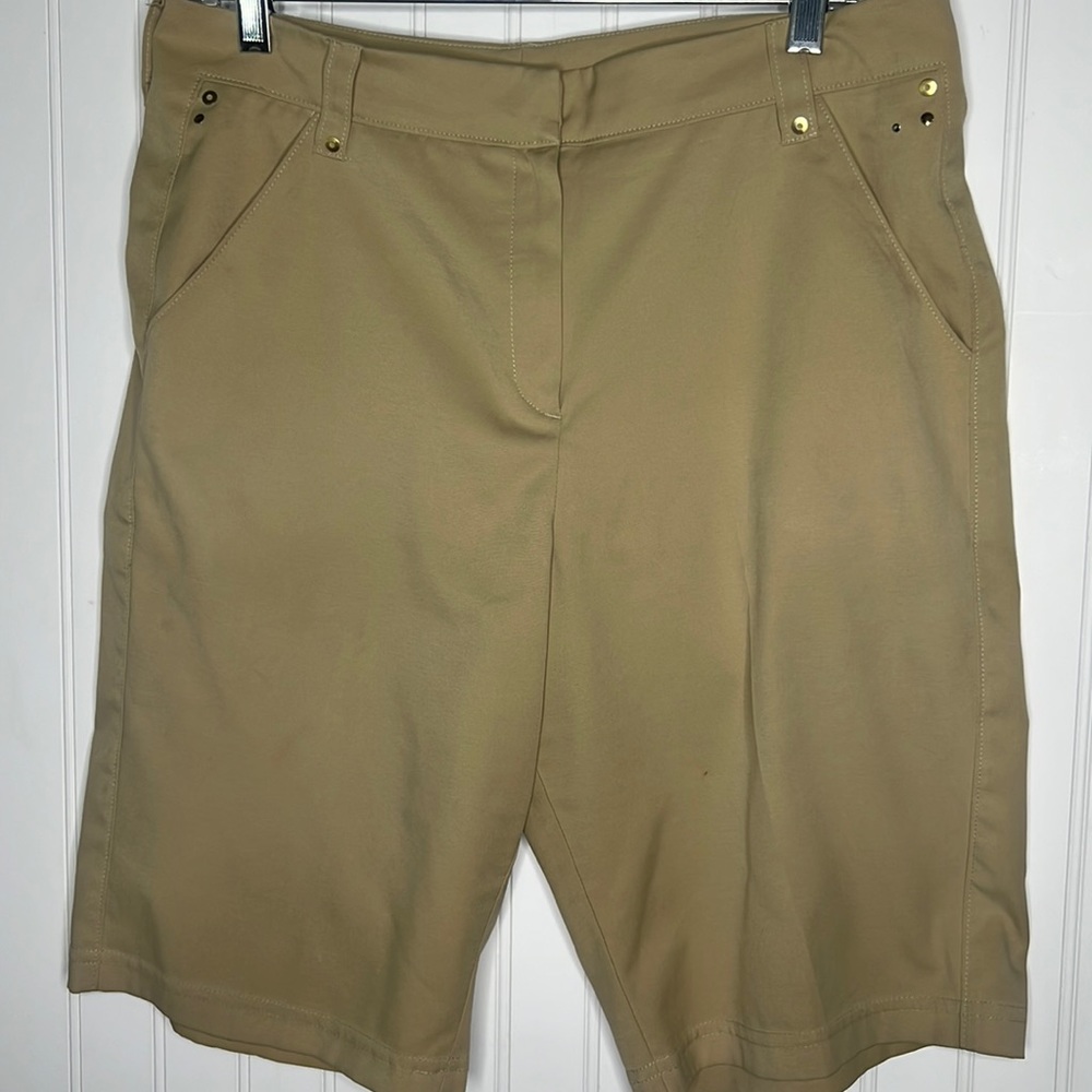 Tail Tech Bermuda Shorts Size 10